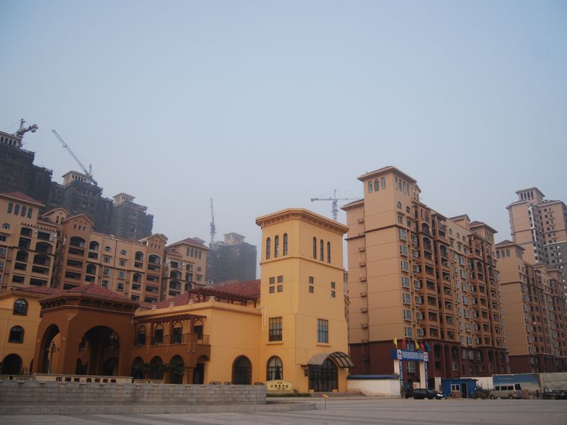 華強(qiáng)城一期二標(biāo)段工程（2010年省文明工地、省“結(jié)構(gòu)中州杯”工程）